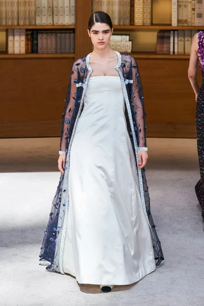 Look 50